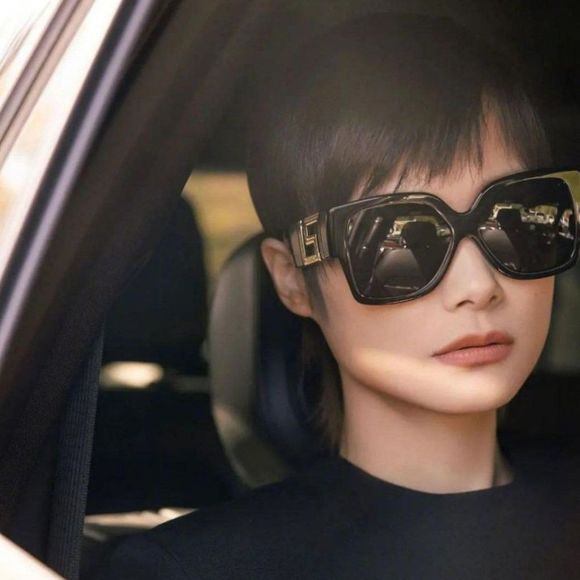  Versace Greca VE4402 GB1/87 Sunglasses Black Square Oversized Women main image 4
